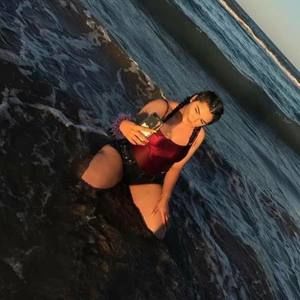 Meet your Posher, Abigail